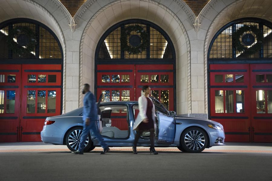  Lincoln Continental 80th Anniversary Coach Door Edition 2019 года  (фото 47 из 54)